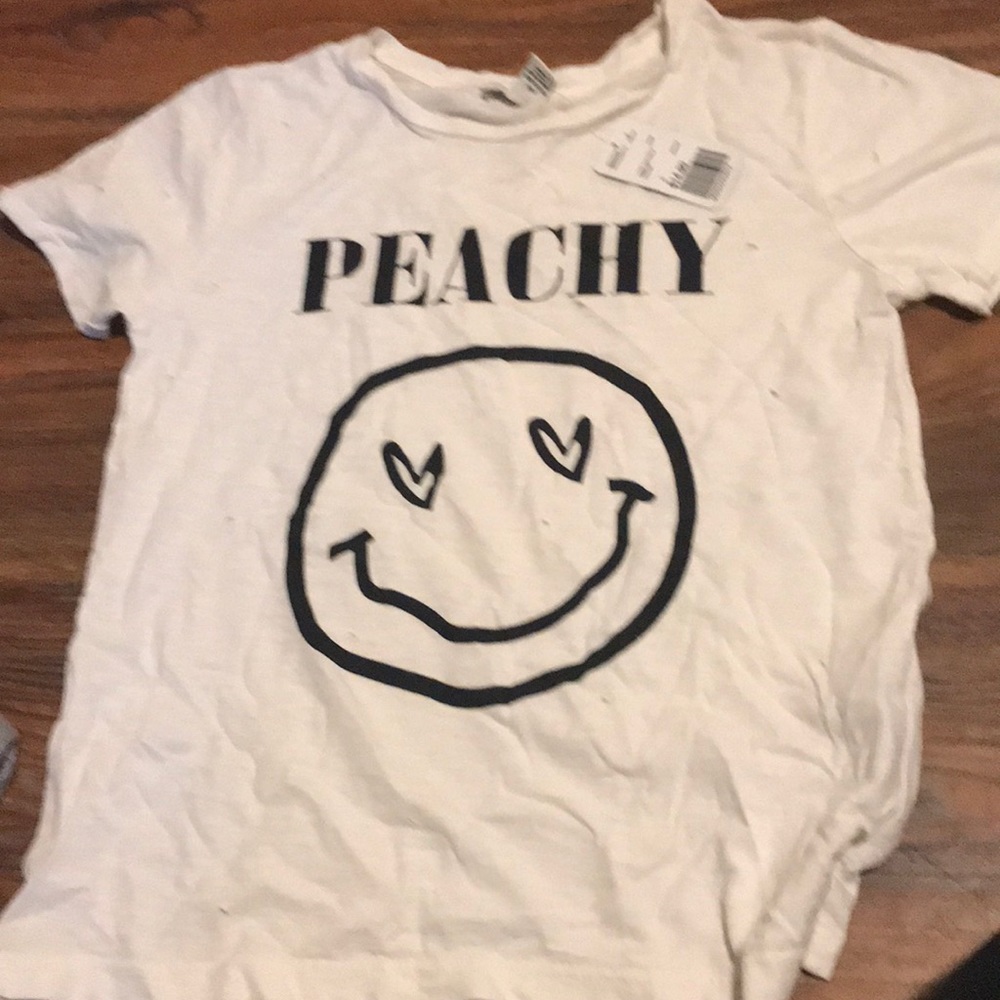 Nice white tee